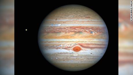 Hibel spies stormy weather on Jupiter