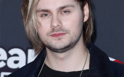 5 Seconds Of Summer's Michael Clifford Apologizes After Offensive Tweets Resurface
