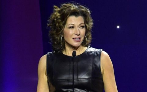 Amy Grant shares pictures of her heart surgery scar