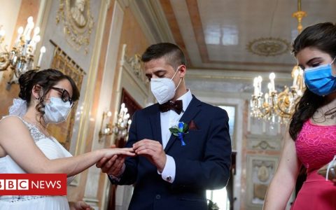 Coronavirus: New guidance for weddings in England
