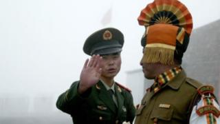 Indian and Chinese soldiers