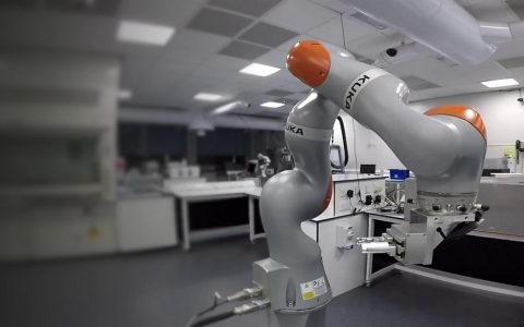 Robotic scientists will 'speed up discovery'