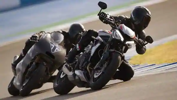 2020 Triumph Street Triple RS being chased by the Daytona 765R (prototype).