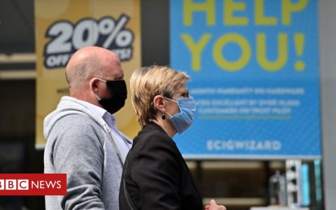 Coronavirus: Wear masks in crowded public spaces, says science body