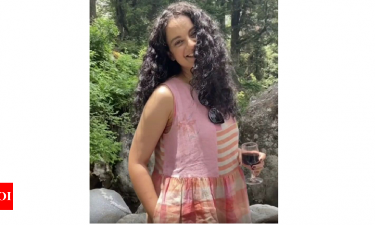 Kangana Ranaut organises a fun picnic for her family; dances with her mother and sister Rangoli Chandel amid nature’s beauty - watch | Hindi Movie News