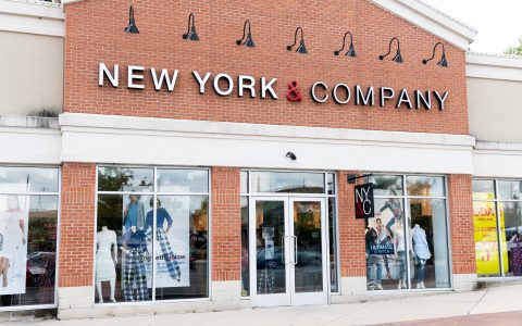 RTW Retailwinds files for bankrtupcy, to close hundreds of stores
