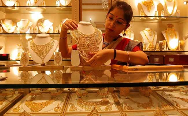 Gold Futures Hold Rs 48,850 Per 10 Grams Mark, Silver Rs 52,650/Kilogram
