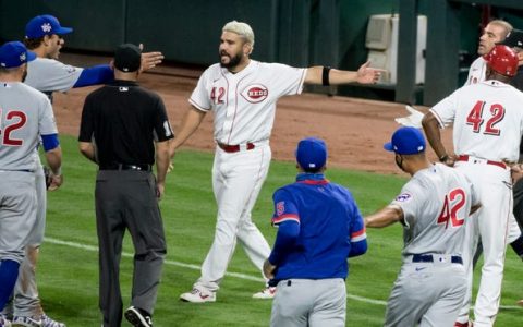 Benches clear, 5 ejected from Cincinnati Reds-Chicago Cubs game