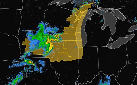 Derecho with 100 mph winds moving across the Midwest