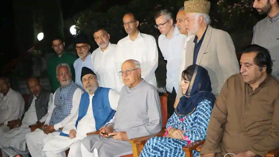 Leaders of the mainstream political parties in Kashmir have signed a joint statement.