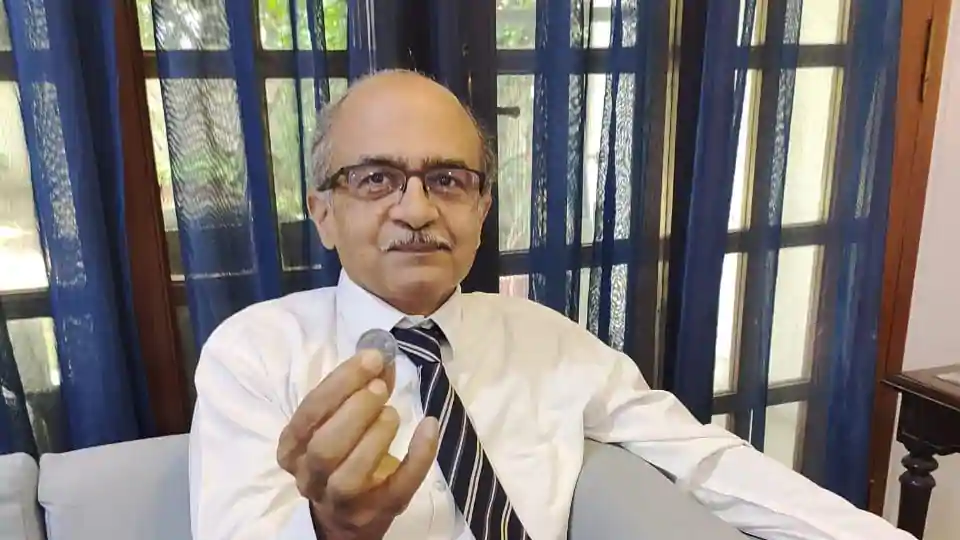“My lawyer & senior colleague Rajiv Dhavan contributed 1 Re immediately after the contempt judgement today which I gratefully accepted,” Bhushan tweeted.