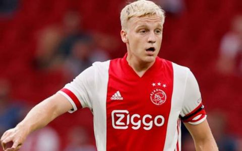 Donnie Van de Beek: Man Utd signs Ajax midfielder for Aj 35m