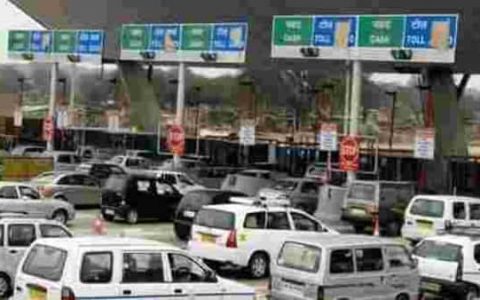 FASTag is an electronic toll collection device fixed on the windshield of a vehicle to enable drivers zip through toll plazas without having to stop. (Photo: Mint)