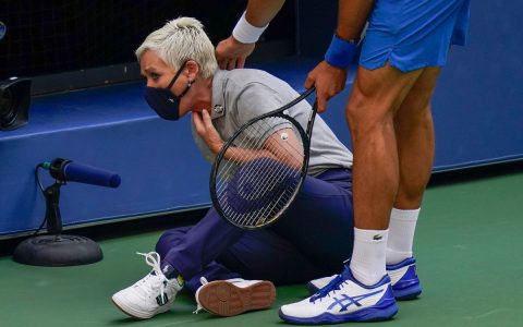 Lineswoman Djokovic receives death threats with the ball