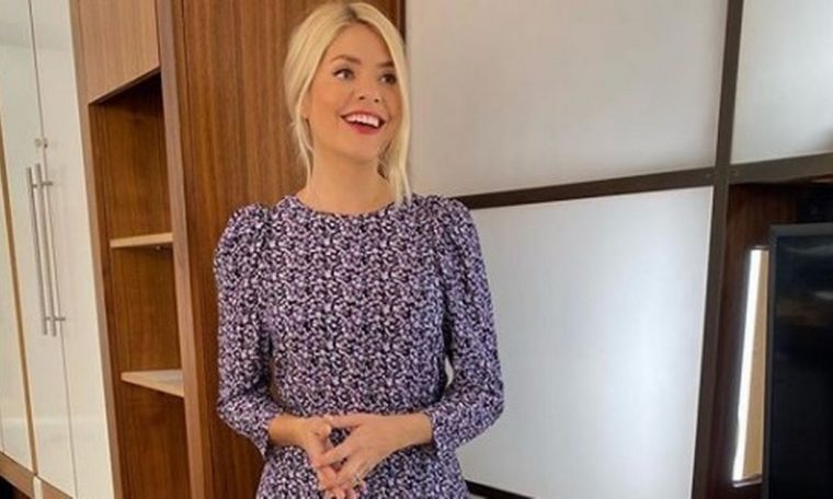 Holly Willoughby announces 'tight season open' in 'strong' Zara mini dress