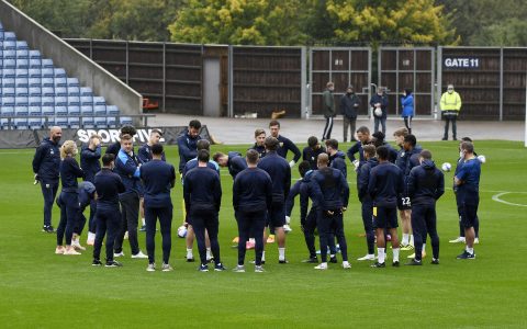Oxford United 'uncomfortable facing crew after Covid case'