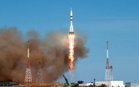 Soyuz rocket leaves for International Space Station on historic last US-Russia flight