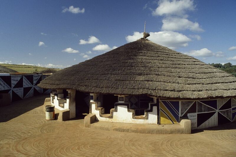 A building in the village of Nadebele, South Africa.  Needable language speakers, currently one million strong, have arrived in South Africa with the rise of Bantu.
