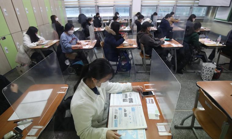 South Korea's Kovid cases rise but half a million students sit for CSAT, a college entrance exam