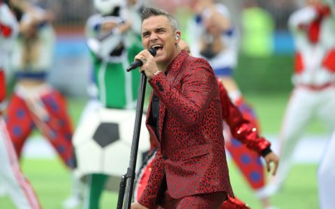 Robbie Williams has announced that he is forming a new band