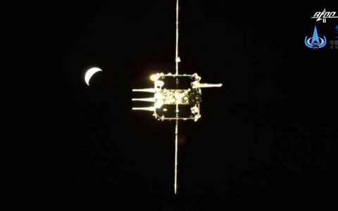 Chang-5 climbing docks with bbit module module in lunar bit rabit