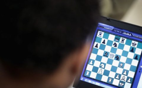 "The Queen's Gambit" Effect: Online Chess Bounce - ópoca Negócios