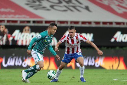 The first half was very competitive, especially in midfield and with some access to areas (Photo: Twitter / @Chivas)