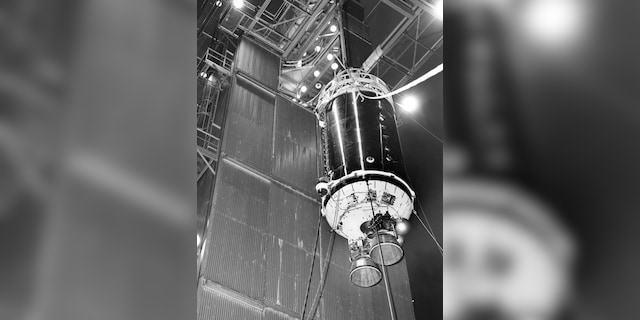This 1964 photo shows a rocket at the top of the centimeter before matching the Atlantis booster.  A similar center was used at the beginning of "Inspector 2" Two years later.  Credit: NASA