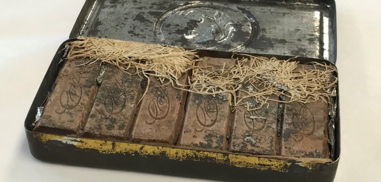 120-year-old chocolate remains intact in a library in Australia (Photo: disclosure)