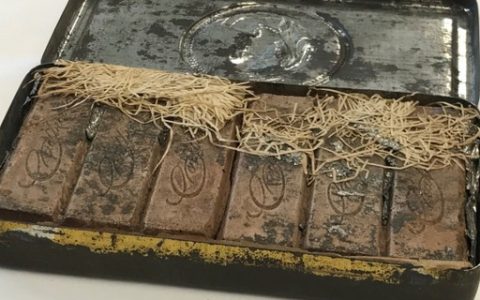 121-year-old chocolate found intact in Australia's library - Revista Galileu