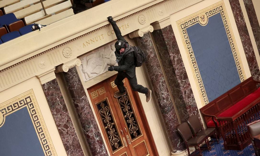 A defender is seen hanging on the porch of the Senate Pellet Photo: Win MCNAMEE / AFP