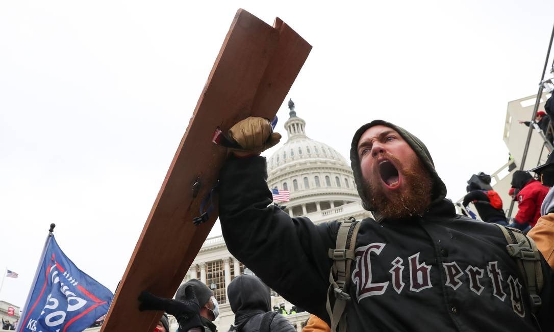 A man shouts as Trump supporters gather in front of Congress building Photo: LEAH MILLIS / REUTERS