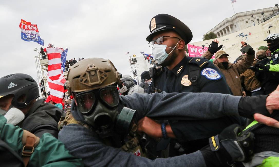 Pro-Trump protesters clash with police in front of US Congress in Washington, photo: LEAH MILLIS / REUTERS