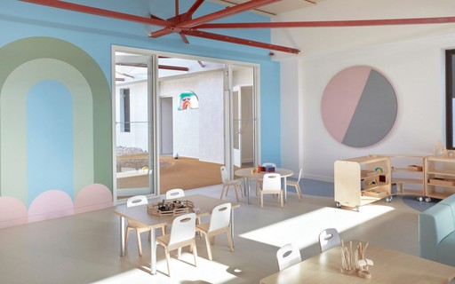 The school in Australia has minimal decor with pastel colors and playful elements - Casa Vogue
