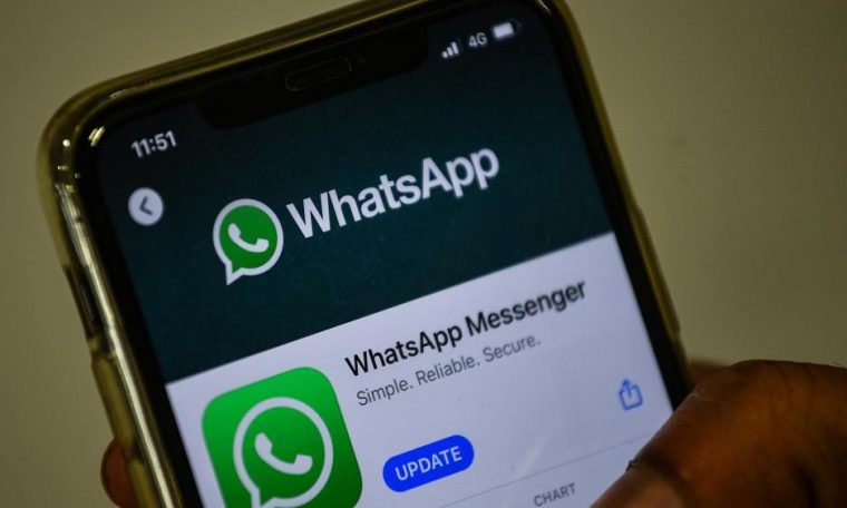 What are the signal applications tilted by users to download as an alternative to WhatsApp?