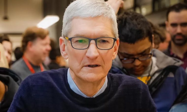 Tim Cook tells shareholders that Apple has never had products with such potential