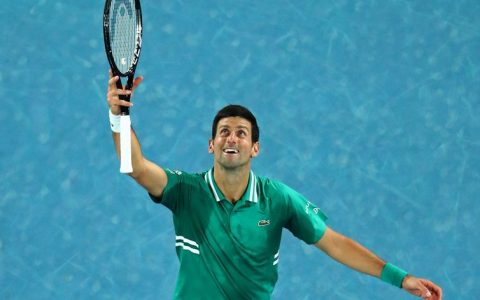 Djokovic and Thiem advance to the second round of the Australian Open