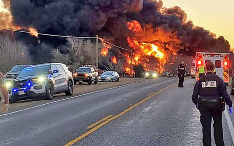 Gasoline carrying train collides with truck and causes explosion