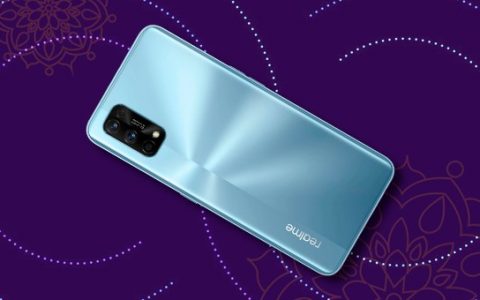 Realme 8 Pro is "spotted" in Indian actor's hands and confirmed back design
