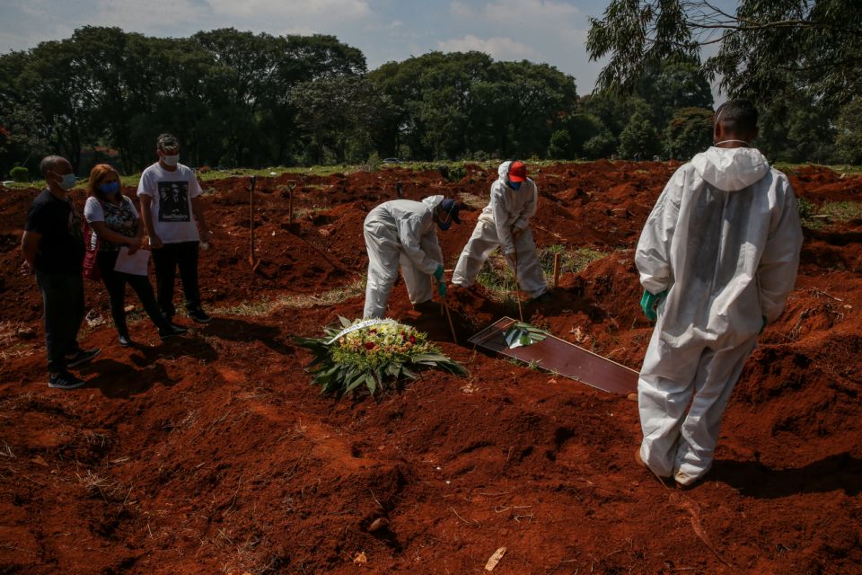 Koviros buried the body of a Kovid-19 victim in Brazil