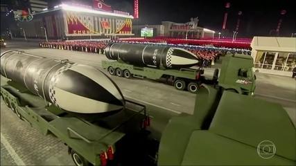 North Korea displays missiles that can be launched from submarines