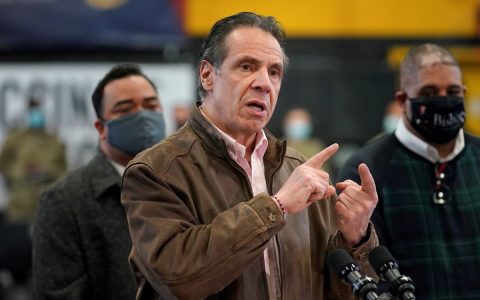 The governor of New York insists on remaining in office despite the resignation.  world