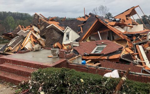 Tornados Leave 5 Dead Worlds in Alabama, USA