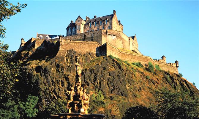 Castles such as Edinburgh Castle in Scotland are one of the most liked attractions by Brazilians