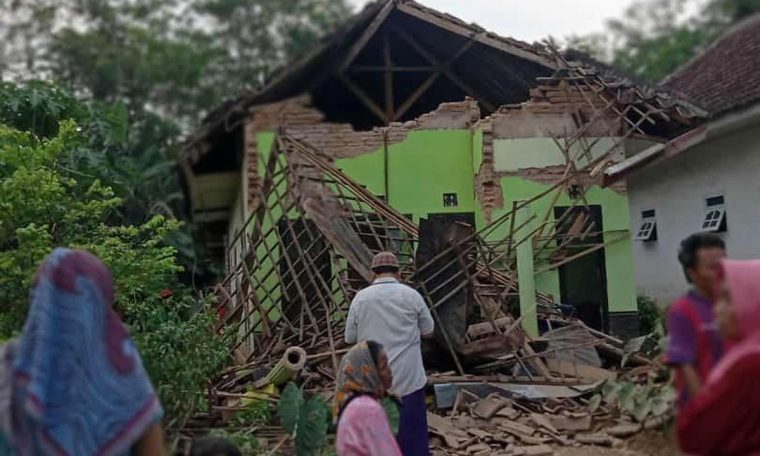 6.0 Indonesia earthquake, cause of death and damage.  world