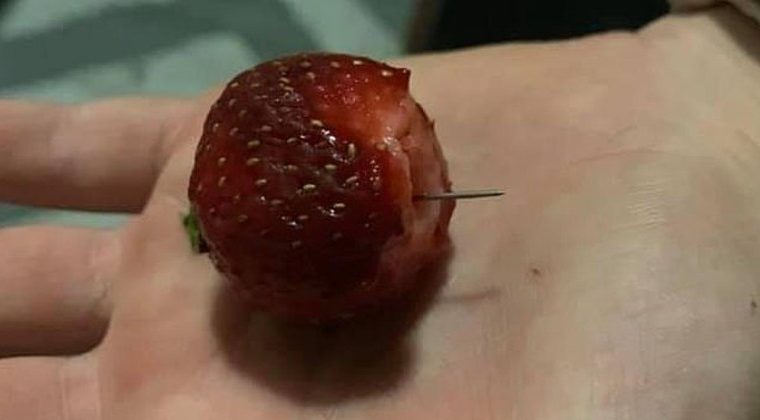 Daughter leaves mother to find needle inside strawberry - News