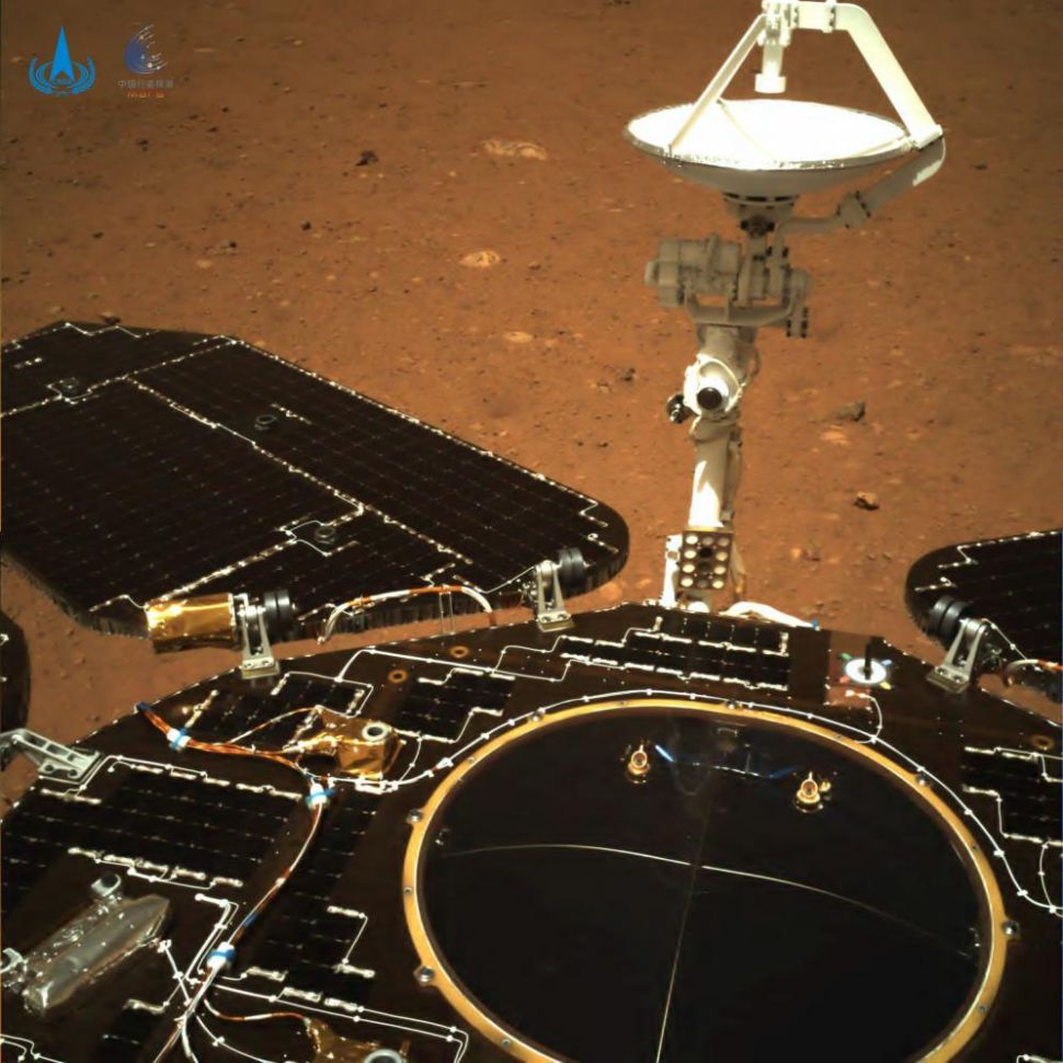Zurong robot images on its Mars exploration mission