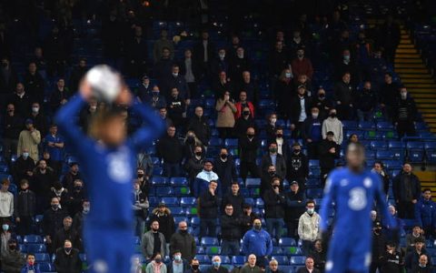 England celebrates fans' return to stadium after six months