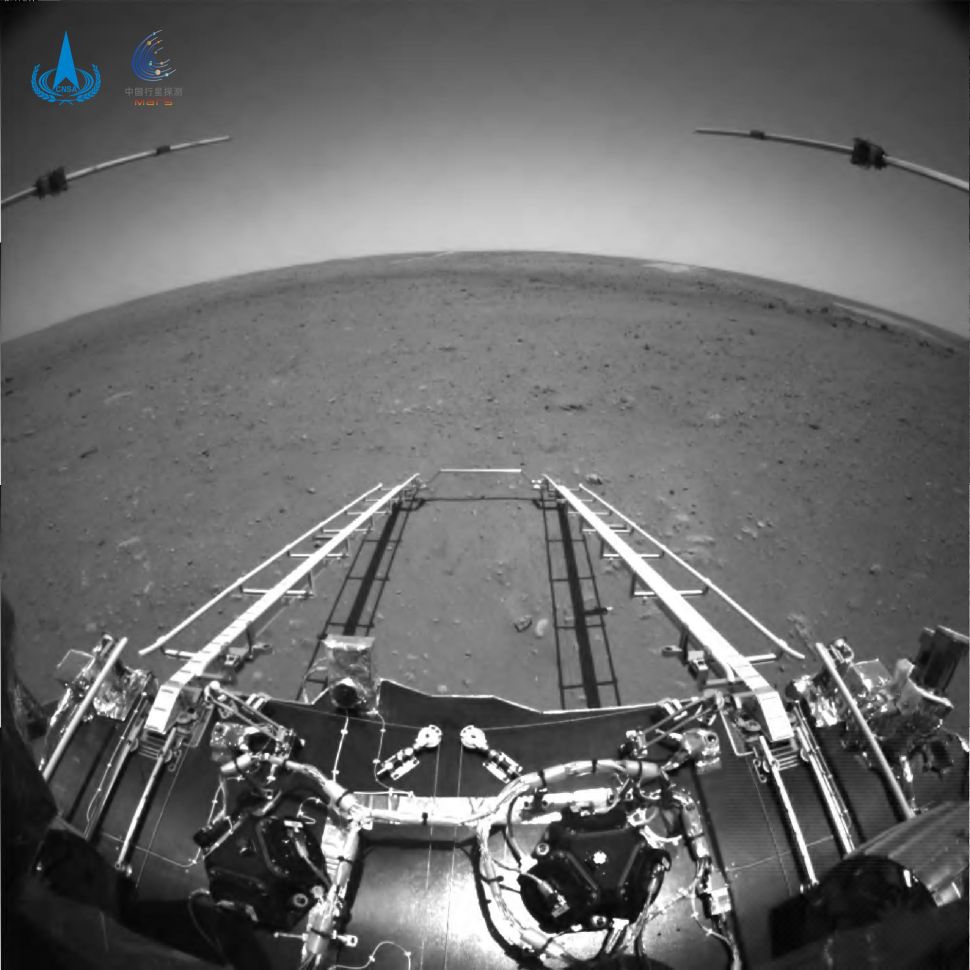 Zurong robot images on its Mars exploration mission