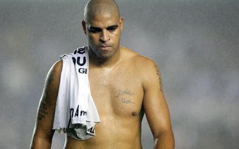 Regarding the injuries, Adriano says, "To this day, I cannot support my body"